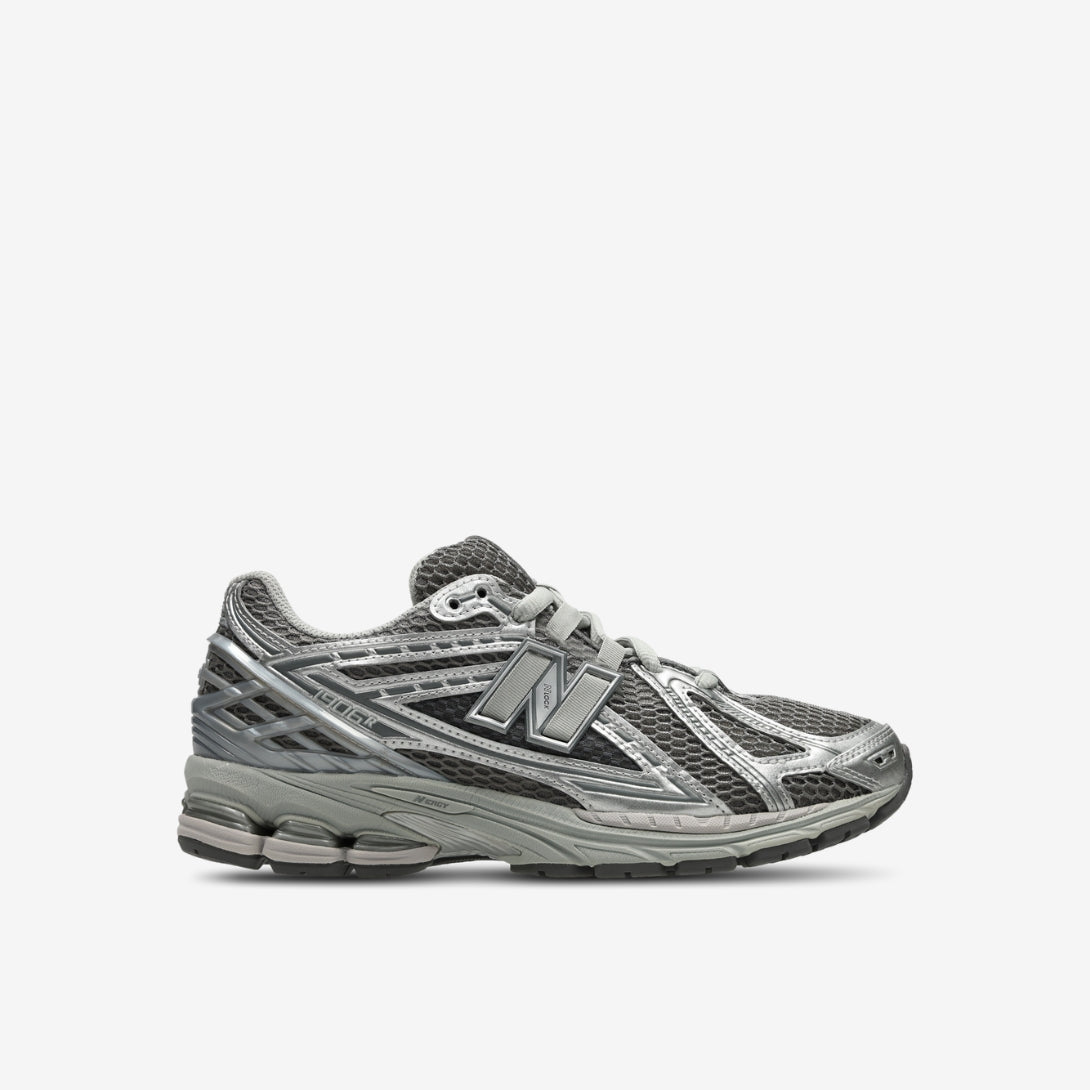 New Balance 1906R disponible chez Wavekickz