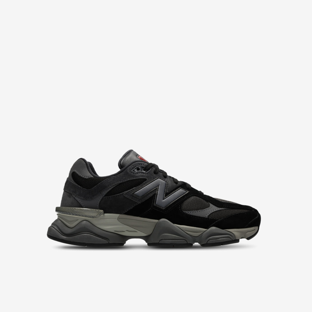 New Balance 9060 disponible chez Wavekickz