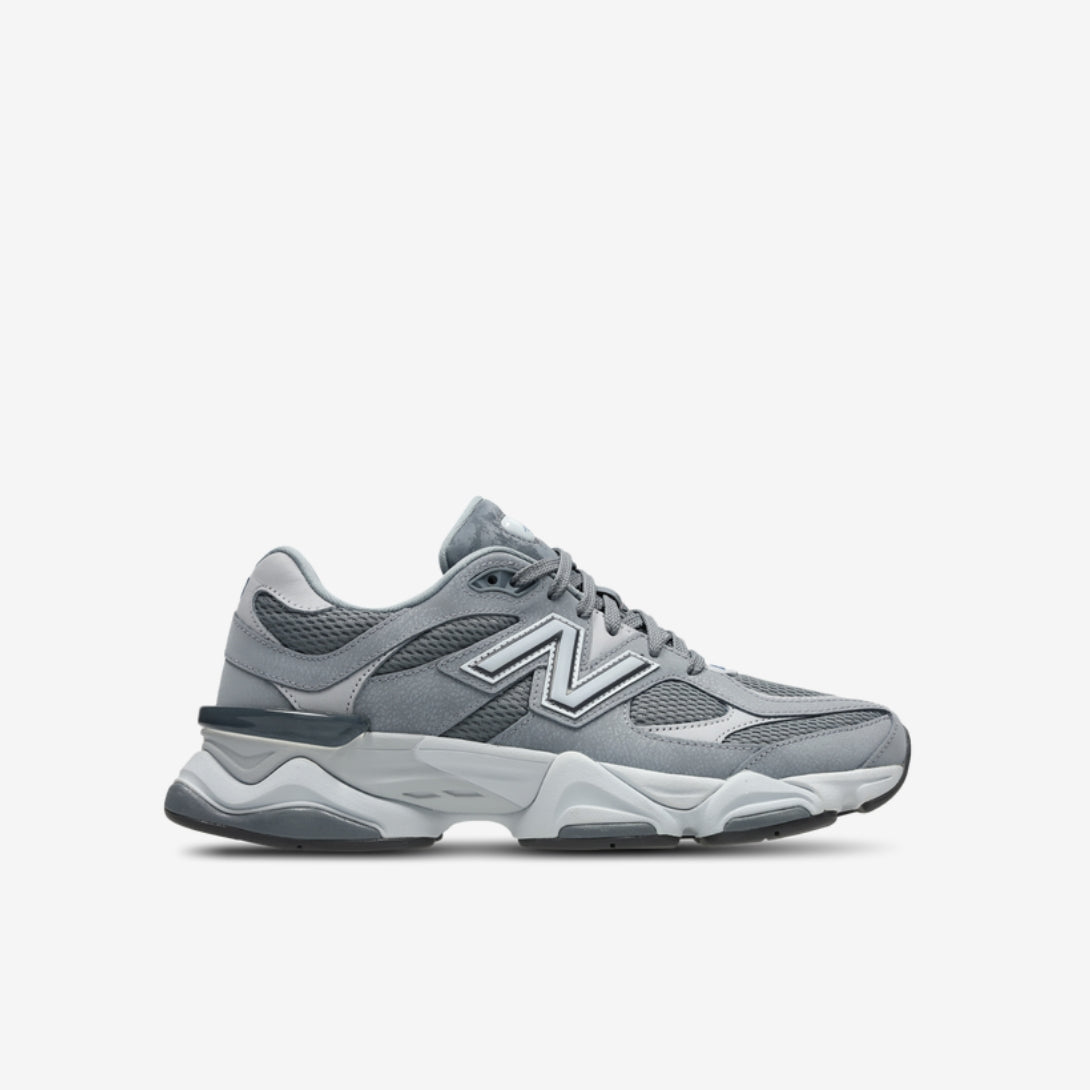 New Balance 9060 disponible chez Wavekickz