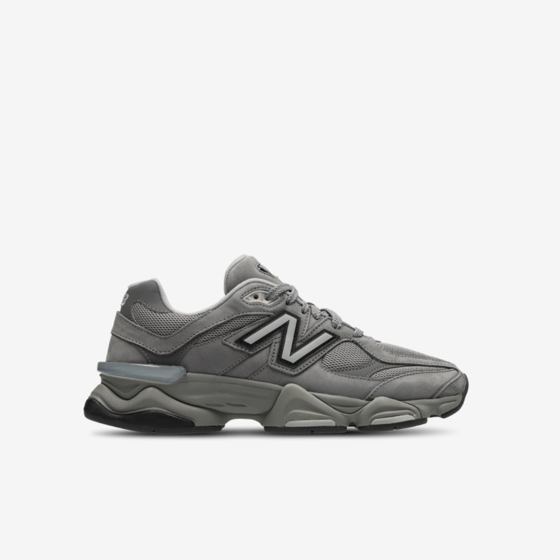 New Balance 9060 disponible chez Wavekickz