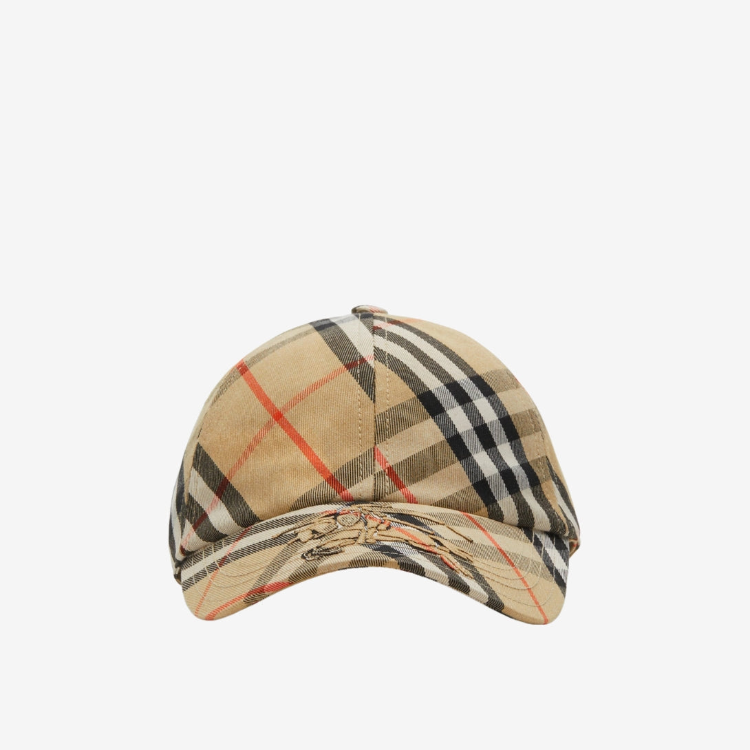 Casquette Burberry disponible chez Wavekickz
