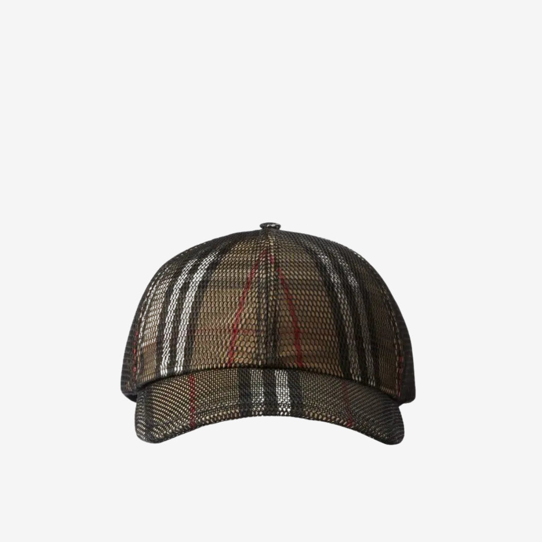 Casquette Burberry disponible chez Wavekickz