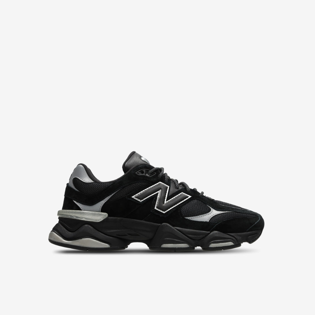 New Balance 9060 disponible chez Wavekickz