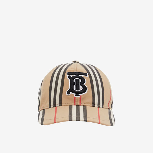 Casquette Burberry disponible chez Wavekickz