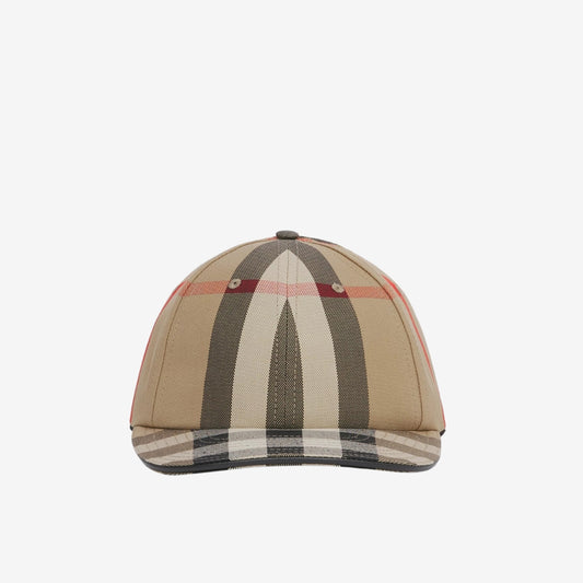 Casquette Burberry disponible chez Wavekickz