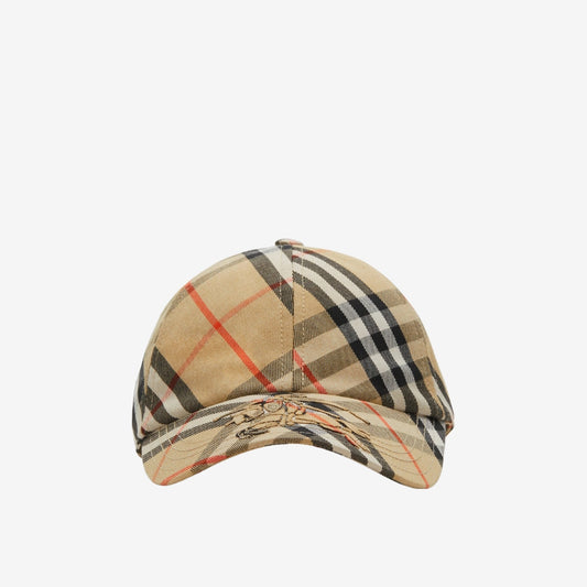 Casquette Burberry disponible chez Wavekickz