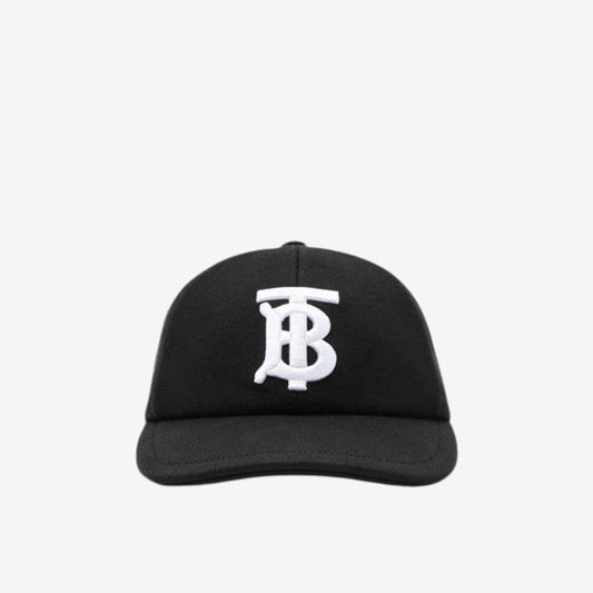 Casquette Burberry disponible chez Wavekickz